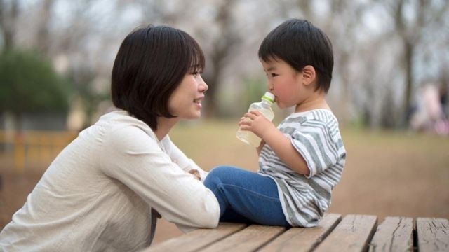 Không cần quát mắng, bố mẹ chọn 4 cách nói khéo để con ngoan ngoãn nghe lời