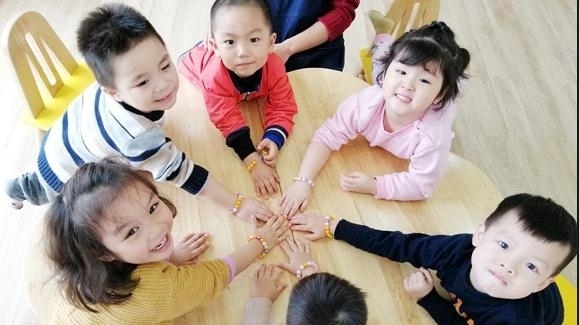 Dạy con cách cư xử đẹp nơi công cộng: Không bao giờ là quá sớm!