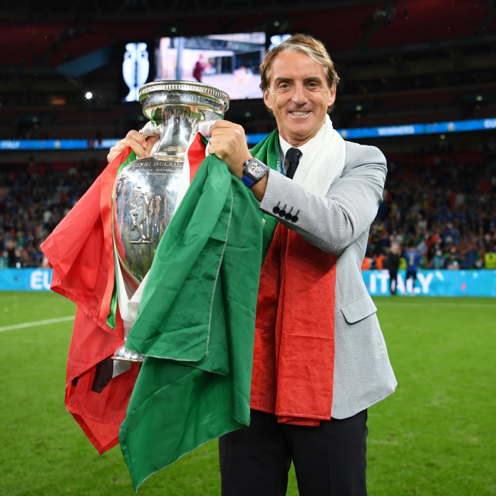 Cận cảnh: ĐT Italia nâng cúp, ăn mừng chức vô địch EURO 2021