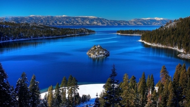 Những hồ nước đẹp như tranh tạo nên khung cảnh "thần tiên" trên trái đất
