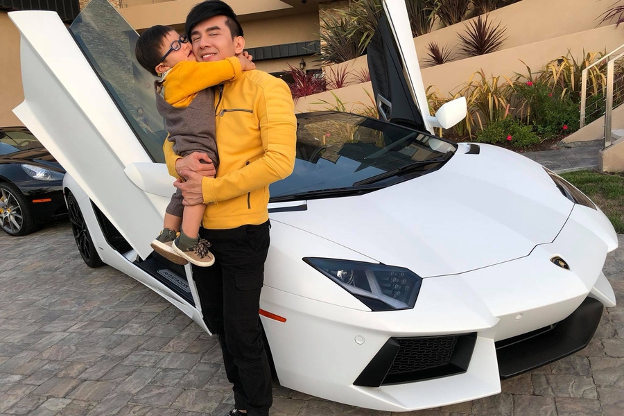 Bộ sưu tập siêu xe, xe siêu sang triệu USD của vợ chồng Thủy Tiên - Đan Trường thuở còn mặn nồng Bộ sưu tập siêu xe, xe siêu sang triệu USD của vợ chồng Thủy Tiên - Đan Trường thuở còn mặn nồng