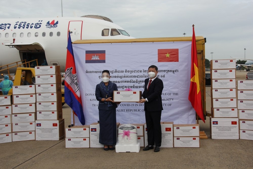 Lễ tiếp nhận thiết bị, vật tư y tế của Chính phủ Vương quốc Campuchia tặng TP Hồ Chí Minh