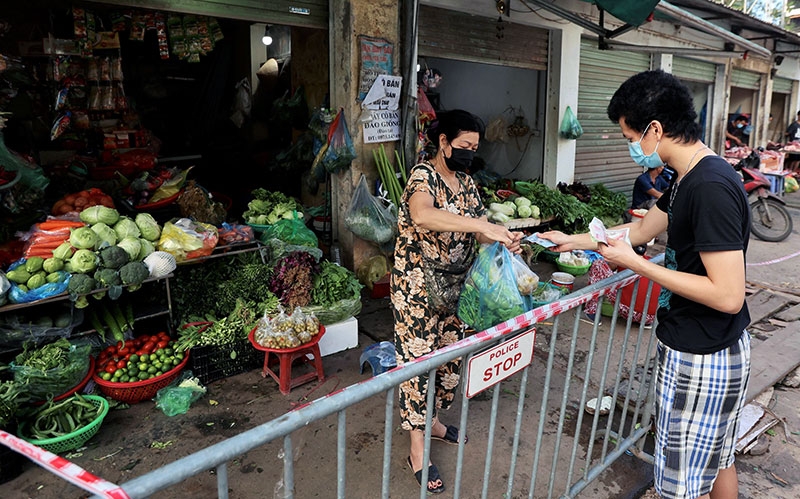 Hà Nội tăng cường phòng dịch tại các khu chợ