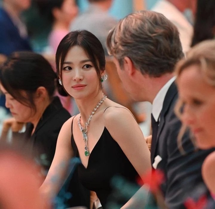 Sao Hàn hôm nay 5/7: Song Hye Kyo khoe visual lộng lẫy tại sự kiện cao cấp ở Paris