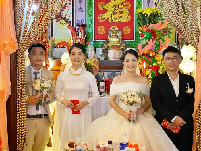 Hai chị em sinh đôi "xinh như hoa", kết hôn cùng ngày khiến dân mạng trầm trồ thích thú