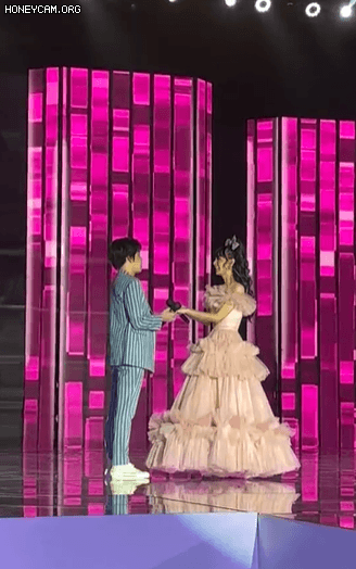 Cùng hát lên nào: Lynk Lee - Quang Trung diễn lại màn đăng quang của Hoa hậu Thùy Tiên