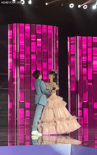 Cùng hát lên nào: Lynk Lee - Quang Trung diễn lại màn đăng quang của Hoa hậu Thùy Tiên