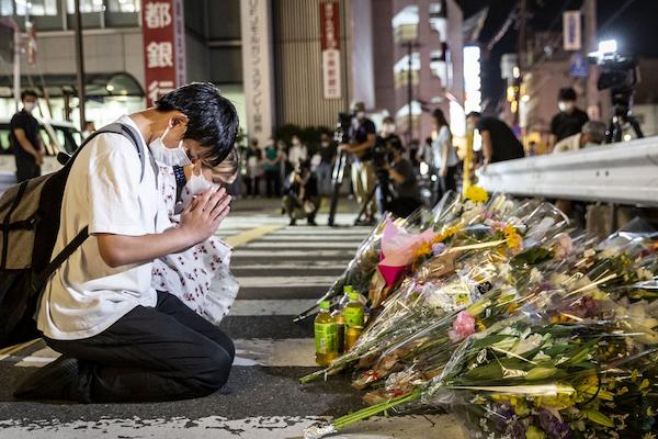 Abe Shinzo: Người đi giữa những "tương phản" của xã hội Nhật Bản