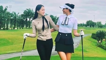 Sao Việt hôm nay 13/7: Hương Giang - Phạm Hương gặp gỡ thân mật tại sân golf