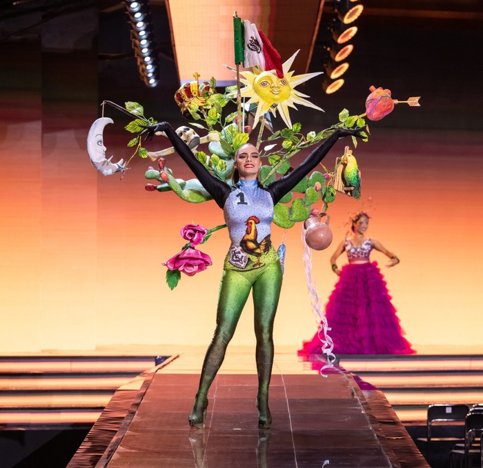 Đồ dân tộc "trời ơi" của thí sinh Miss Supranational: Cồng kềnh, điểm nhấn kém duyên vùng nhạy cảm Đồ dân tộc "trời ơi" của thí sinh Miss Supranational: Cồng kềnh, điểm nhấn kém duyên vùng nhạy cảm