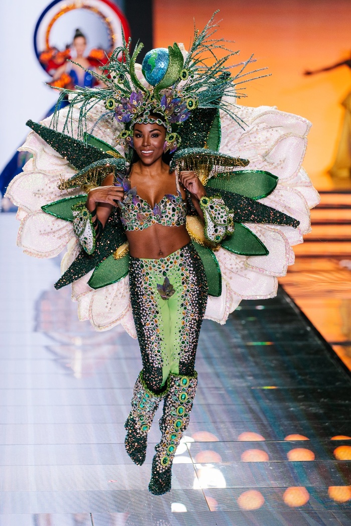 Đồ dân tộc "trời ơi" của thí sinh Miss Supranational: Cồng kềnh, điểm nhấn kém duyên vùng nhạy cảm Đồ dân tộc "trời ơi" của thí sinh Miss Supranational: Cồng kềnh, điểm nhấn kém duyên vùng nhạy cảm