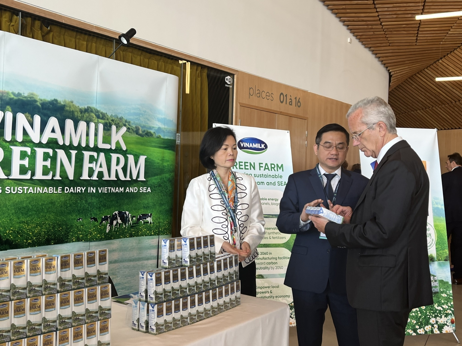 Vinamilk đại diện duy nhất từ Đông Nam Á chia sẻ mô hình phát triển bền vững "Green Farm" tại hội nghị sữa toàn cầu
