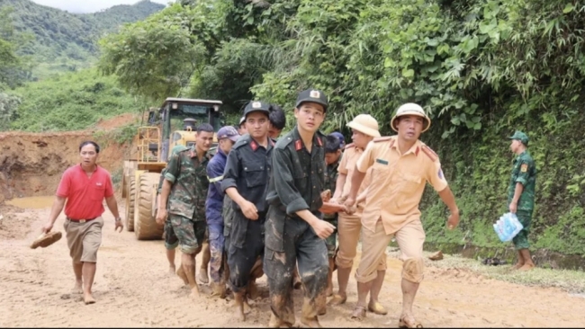 Vụ sạt lở đất vùi lấp ô tô khách ở Hà Giang có 10 người tử vong
