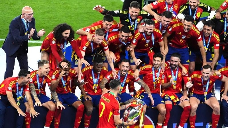 Chùm ảnh: Đội tuyển Tây Ban Nha ăn mừng cuồng nhiệt vô địch EURO 2024