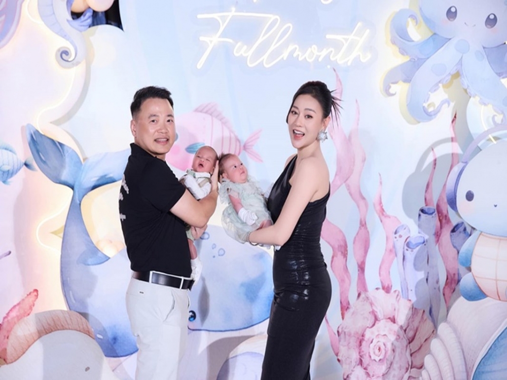 Loạt ảnh mới của cặp song sinh nhà Phương Oanh - Shark Bình