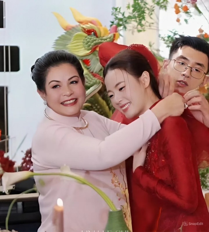 Hội mẹ chồng sao Việt sành điệu không kém cạnh con dâu