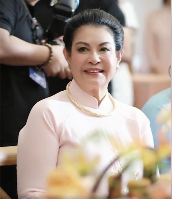 Hội mẹ chồng sao Việt sành điệu không kém cạnh con dâu
