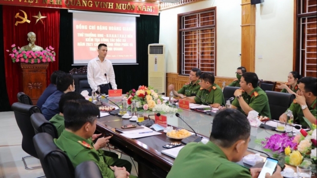 Thứ trưởng Bộ Ngoại giao Đặng Hoàng Giang kiểm tra công tác đặc xá 2021 tại Vĩnh Phúc