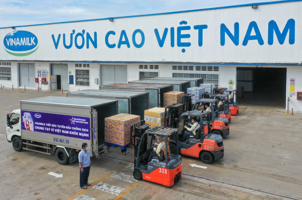 San sẻ khó khăn mùa dịch, Vinamilk tặng 45.000 phần quà cho người dân gặp khó khăn