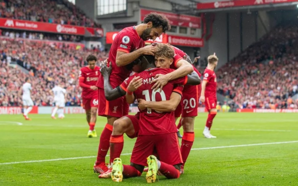 Liverpool dạo chơi ở Anfield, tạm dẫn đầu Ngoại hạng Anh