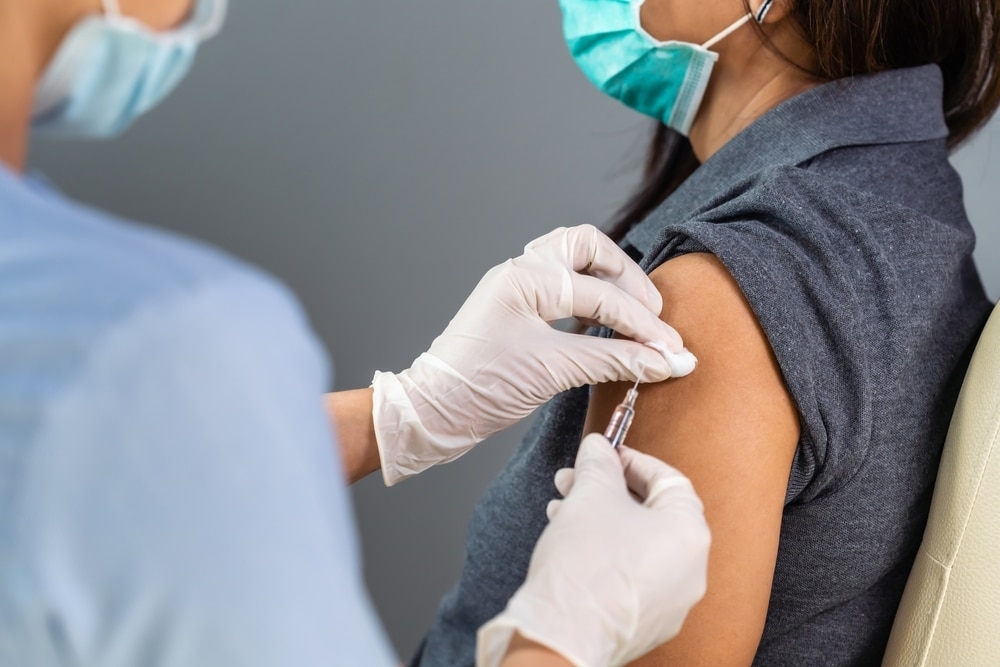 Người bị tiểu đường cần lưu ý những gì trước khi tiêm vaccine phòng Covid-19?