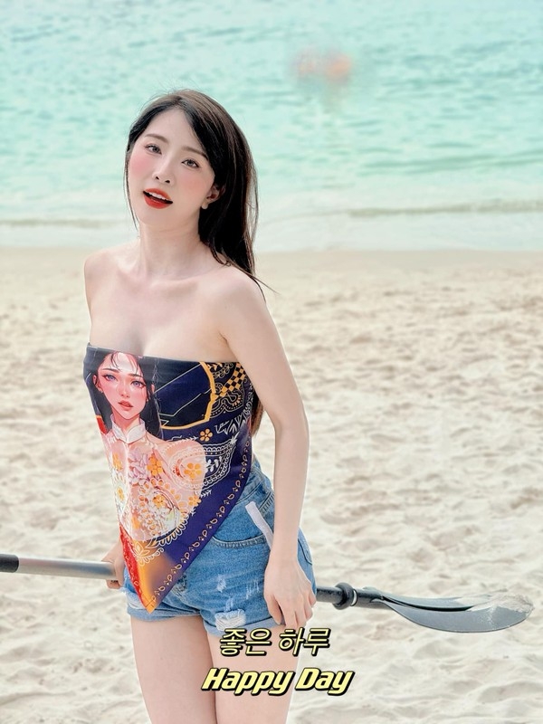 Quỳnh Nga “đốt mắt” người nhìn với những màn khoe 3 vòng bắt mắt Quỳnh Nga “đốt mắt” người nhìn với những màn khoe 3 vòng bắt mắt