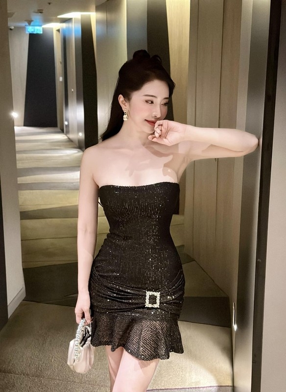 Quỳnh Nga “đốt mắt” người nhìn với những màn khoe 3 vòng bắt mắt Quỳnh Nga “đốt mắt” người nhìn với những màn khoe 3 vòng bắt mắt