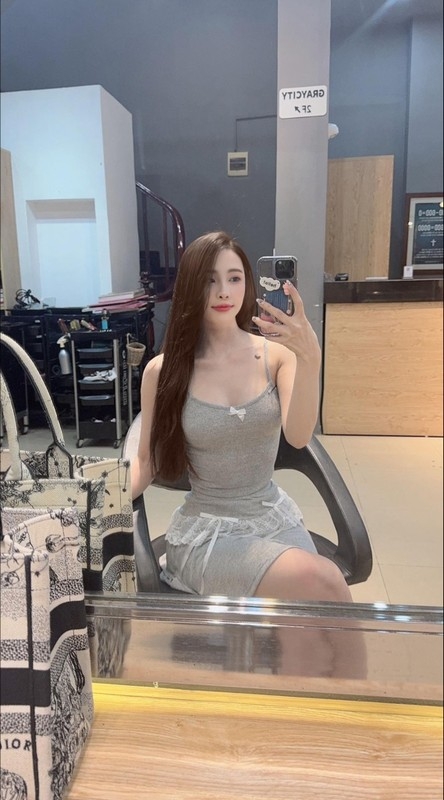 Quỳnh Nga “đốt mắt” người nhìn với những màn khoe 3 vòng bắt mắt Quỳnh Nga “đốt mắt” người nhìn với những màn khoe 3 vòng bắt mắt