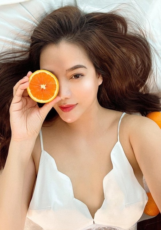 Trương Ngọc Ánh đổi style, trẻ xinh phát hờn ở tuổi U50