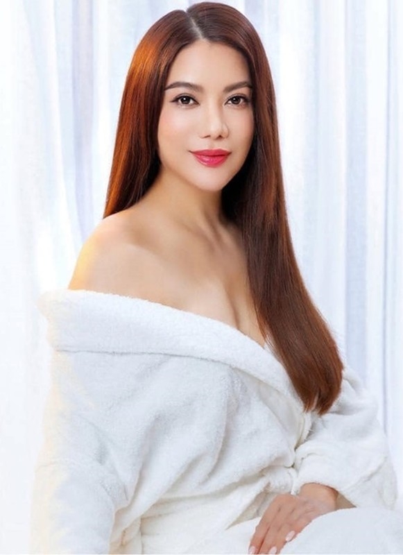 Trương Ngọc Ánh đổi style, trẻ xinh phát hờn ở tuổi U50