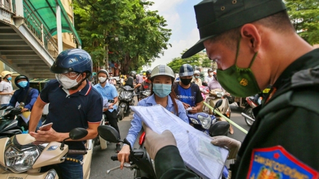 Làm thế nào để được cấp giấy đi đường tại Hà Nội trong giai đoạn phân 3 vùng chống dịch?