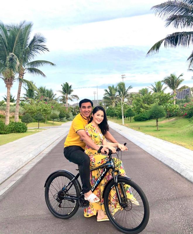 Chân dung bà xã xinh đẹp, là doanh nhân thành đạt của MC Quyền Linh Chân dung bà xã xinh đẹp, là doanh nhân thành đạt của MC Quyền Linh
