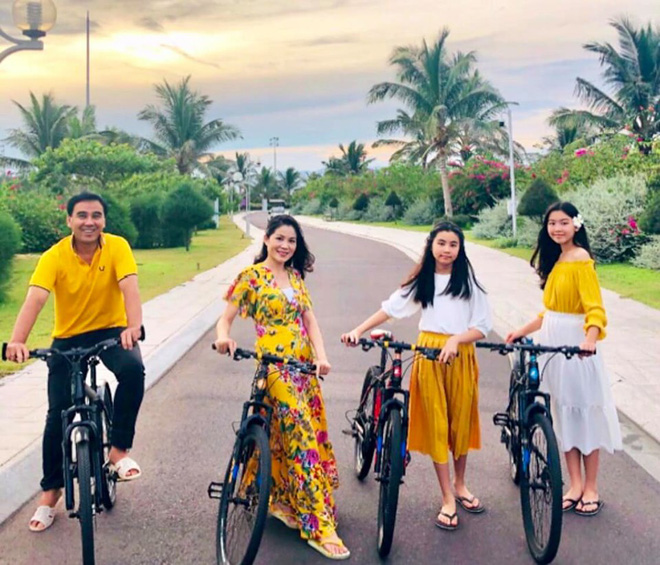 Chân dung bà xã xinh đẹp, là doanh nhân thành đạt của MC Quyền Linh Chân dung bà xã xinh đẹp, là doanh nhân thành đạt của MC Quyền Linh