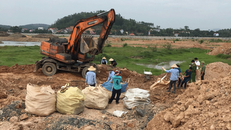 Khởi tố giám đốc người Trung Quốc và phó giám đốc doanh nghiệp nước ngoài về hành vi chôn lấp hàng trăm tấn rác thải trái phép