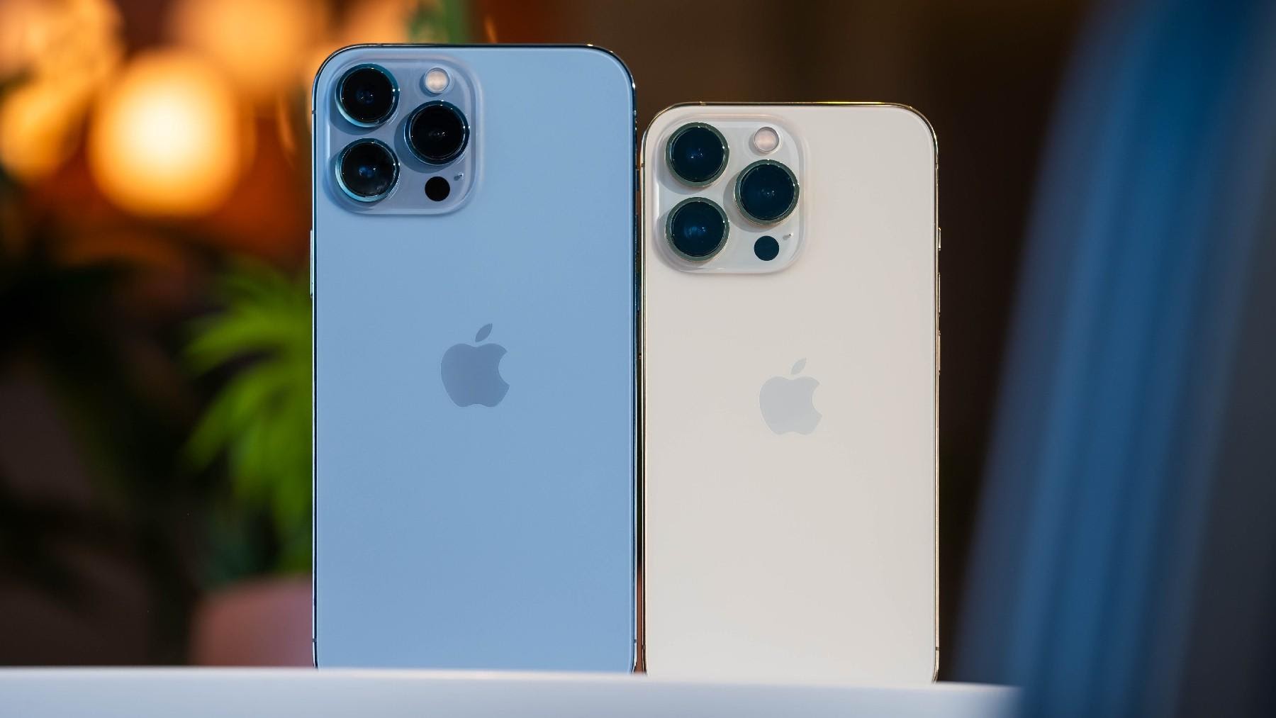 Khách mua iPhone 13 ở Việt Nam buộc phải khui hộp và kích hoạt ngay ở cửa hàng?