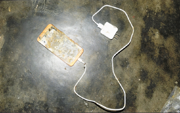 Nghệ An: Học sinh lớp 5 tử vong do điện thoại phát nổ khi học online