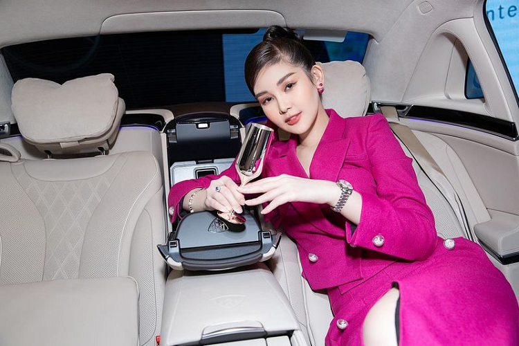 Hoa hậu Đại Dương tậu Mercedes-Maybach S450 siêu sang 8 tỷ đồng