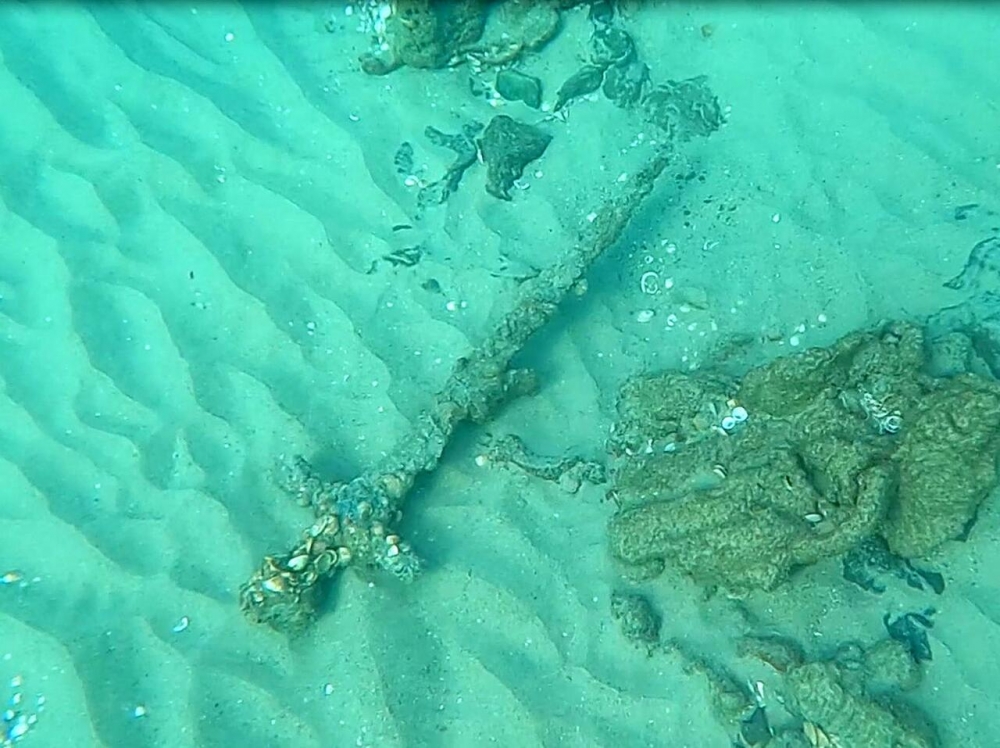Bất ngờ phát hiện báu vật 900 năm dưới đáy biển