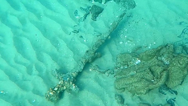 Bất ngờ phát hiện báu vật 900 năm dưới đáy biển