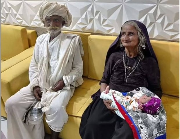 Ấn Độ: Kỳ diệu một bà cụ sinh con đầu lòng ở độ tuổi 70