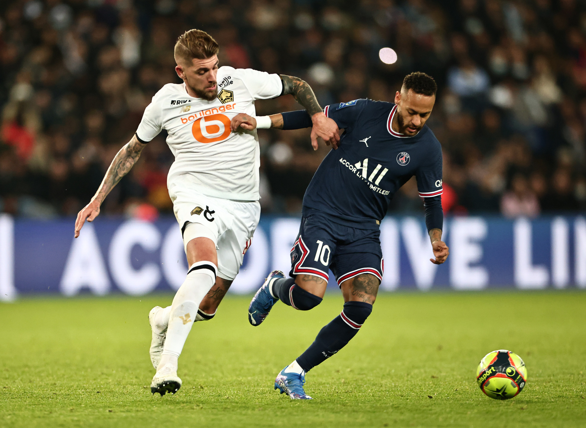 Messi thi đấu mờ nhạt, PSG thắng ngược đương kim vô địch Ligue 1