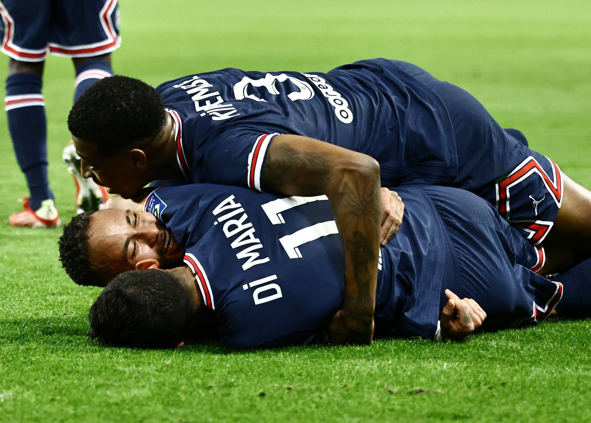 Messi thi đấu mờ nhạt, PSG thắng ngược đương kim vô địch Ligue 1