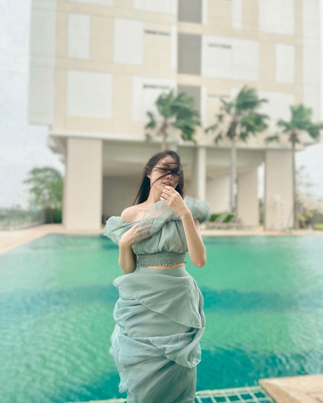 Buông bỏ đồng phục, dàn nữ tiếp viên hàng không gây sốt mạng