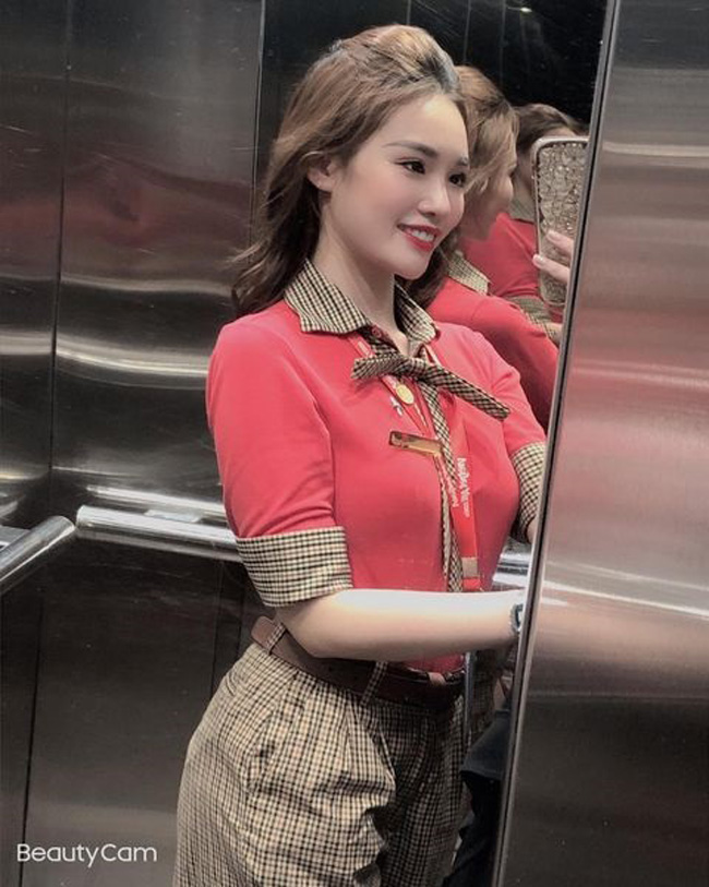 Buông bỏ đồng phục, dàn nữ tiếp viên hàng không gây sốt mạng