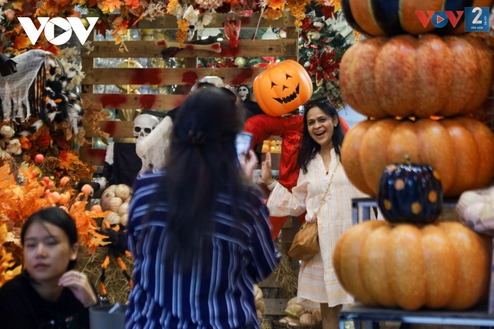 Phố Hàng Mã tưng bừng sắc màu Halloween Phố Hàng Mã tưng bừng sắc màu Halloween