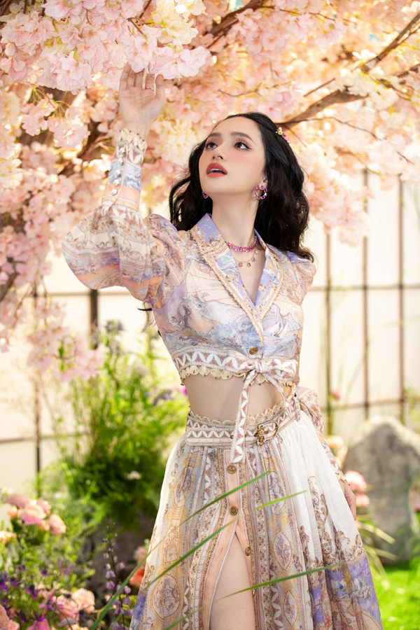 "Đối thủ" nhan sắc của Lâm Khánh Chi cầu kỳ giữ gìn vóc dáng ra sao? "Đối thủ" nhan sắc của Lâm Khánh Chi cầu kỳ giữ gìn vóc dáng ra sao?