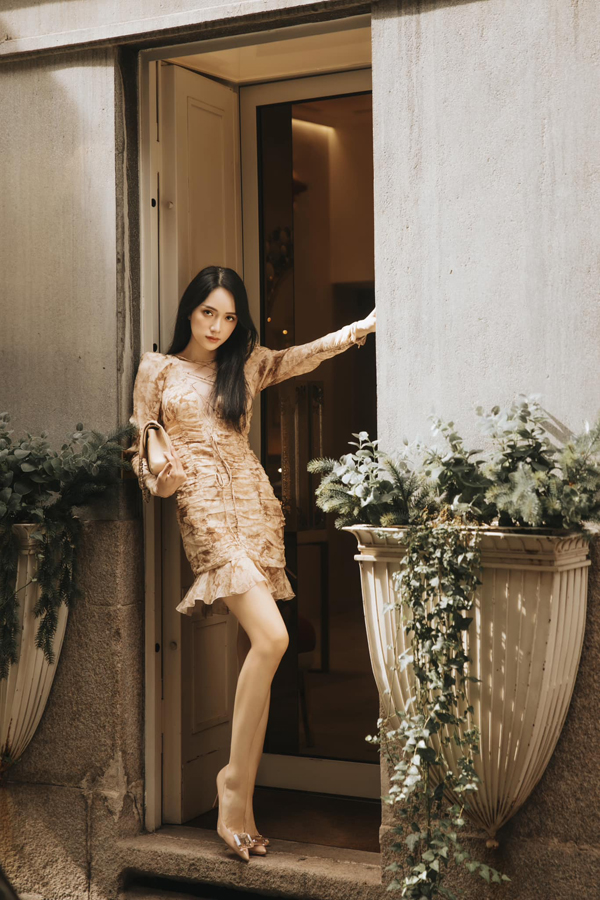 "Đối thủ" nhan sắc của Lâm Khánh Chi cầu kỳ giữ gìn vóc dáng ra sao? "Đối thủ" nhan sắc của Lâm Khánh Chi cầu kỳ giữ gìn vóc dáng ra sao?