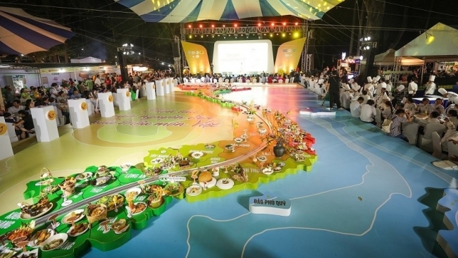 Hai kỉ lục mới được thiết lập tại Lễ hội "Rạng danh văn hóa ẩm thực Việt"