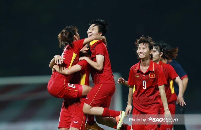 Đừng để kỳ tích World Cup kéo lùi niềm tự hào của bóng đá Việt Nam
