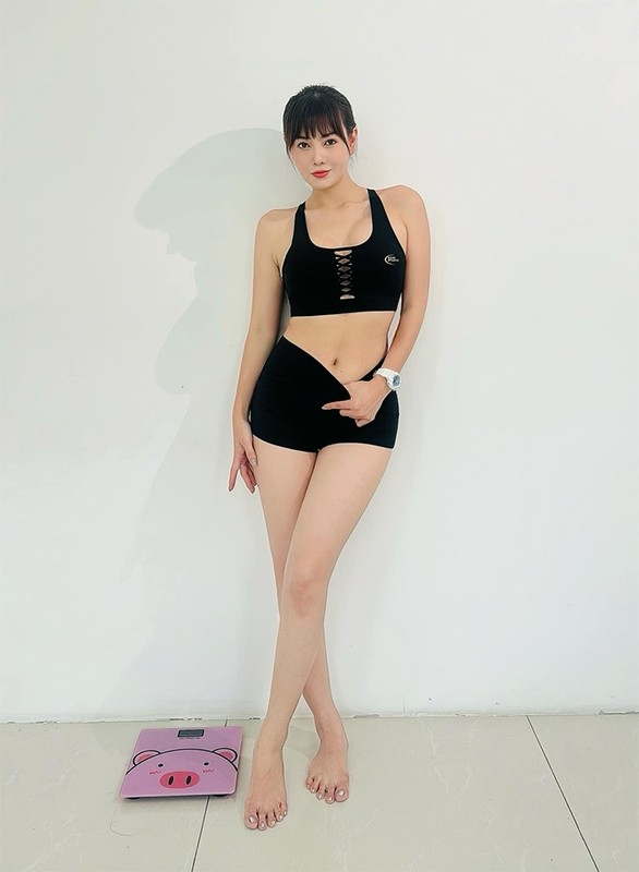 Thanh Hương mặc gợi cảm khoe body bốc lửa